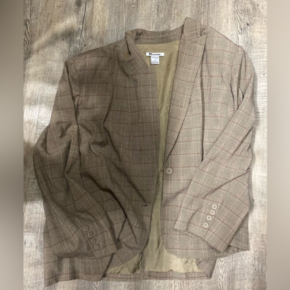 Blazer - Picture 2 of 5